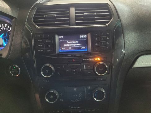Used 2017 Ford Explorer XLT image 25