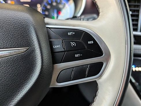 Used 2017 Chrysler Pacifica Limited w/ UConnect Theater Package FWD image 22