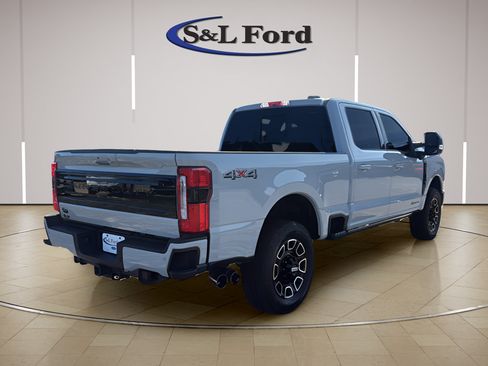 Used 2025 Ford F250 Platinum AWD/4WD image 7