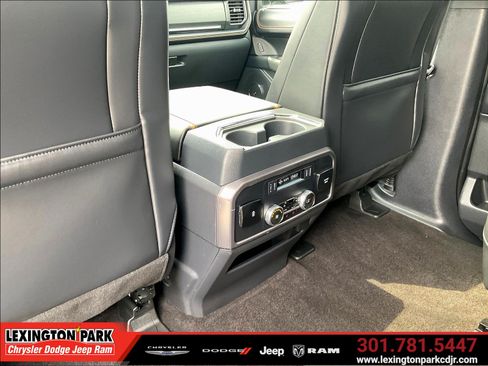 Used 2023 Ford Expedition Platinum AWD/4WD image 10