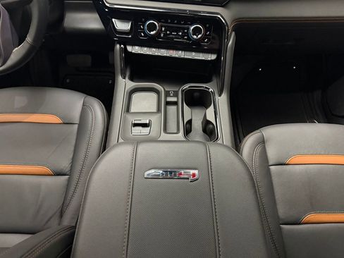 Used 2025 GMC Sierra 2500 AT4 w/ AT4 Premium Plus Package AWD/4WD image 25