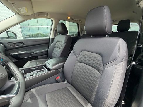 Used 2025 Nissan Pathfinder SV FWD image 9