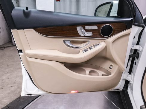 Used 2021 Mercedes-Benz GLC 300 image 22