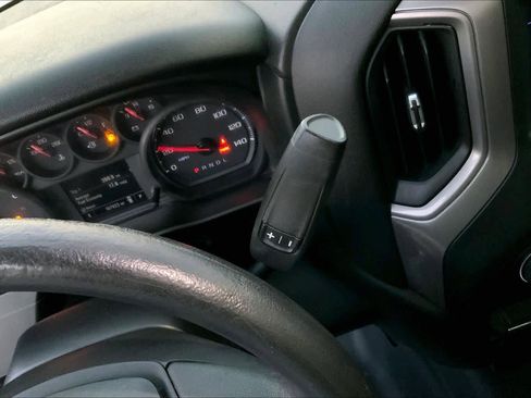 Used 2020 Chevrolet Silverado 1500 Custom w/ Custom Value Package RWD image 16