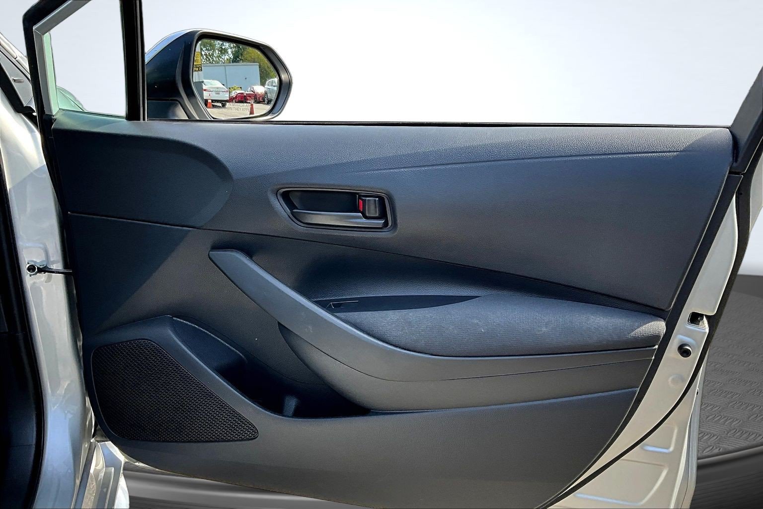 Used 2025 Toyota Corolla LE w/ Convenience Package FWD image 23