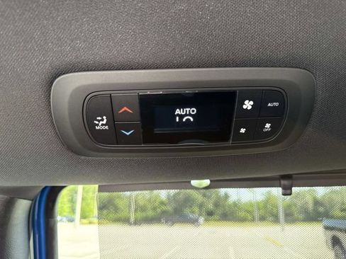 New 2027 Chrysler Pacifica Select FWD image 13