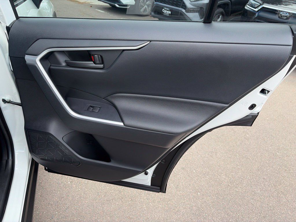 Used 2025 Toyota RAV4 LE AWD/4WD image 16