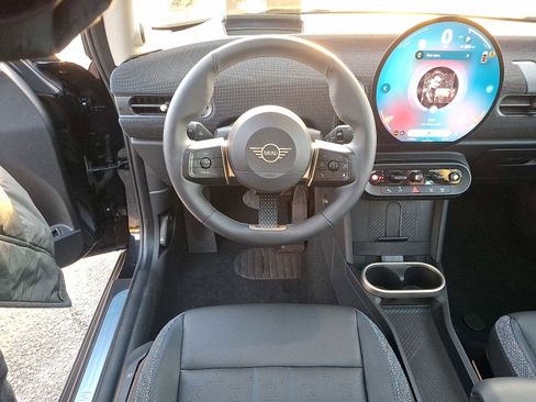 Used 2025 MINI Cooper 2-Door Hardtop image 12