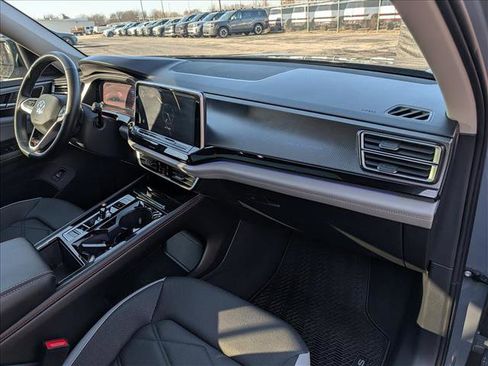 Used 2025 Volkswagen Atlas Peak Edition SE image 14