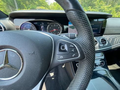 Used 2017 Mercedes-Benz E 300 4MATIC image 17