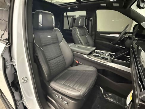 Used 2026 Cadillac Escalade V w/ LPO, ONYX Package AWD/4WD image 29