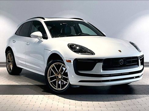 Used 2025 Porsche Macan image 12
