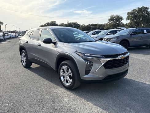 Used 2024 Chevrolet Trax LS w/ Driver Confidence Package image 7