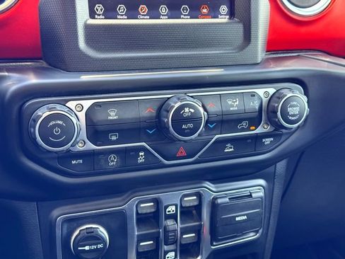 Used 2020 Jeep Gladiator Rubicon w/ LED Lighting Group AWD/4WD image 26