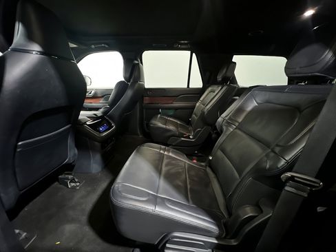 Used 2024 Lincoln Navigator Reserve AWD/4WD image 19