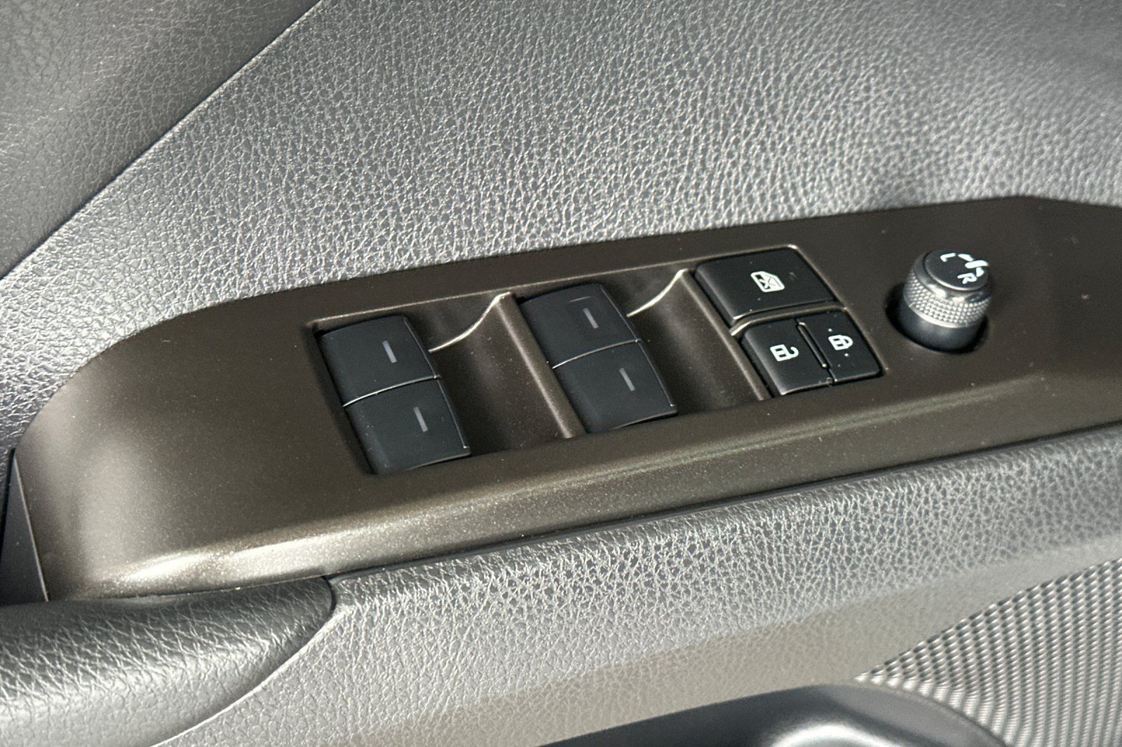 Used 2024 Toyota Camry SE FWD image 12