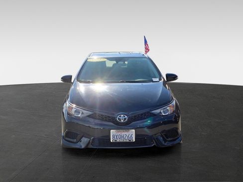 Used 2018 Toyota Corolla iM w/ All-Weather Mat Package image 2