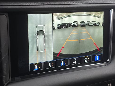Used 2024 GMC Yukon Denali RWD image 21
