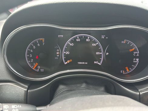 Used 2018 Jeep Grand Cherokee Laredo AWD/4WD image 13