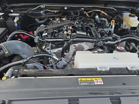 Used 2025 Toyota Tacoma TRD Sport AWD/4WD image 31