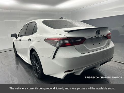 Used 2022 Toyota Camry SE image 3