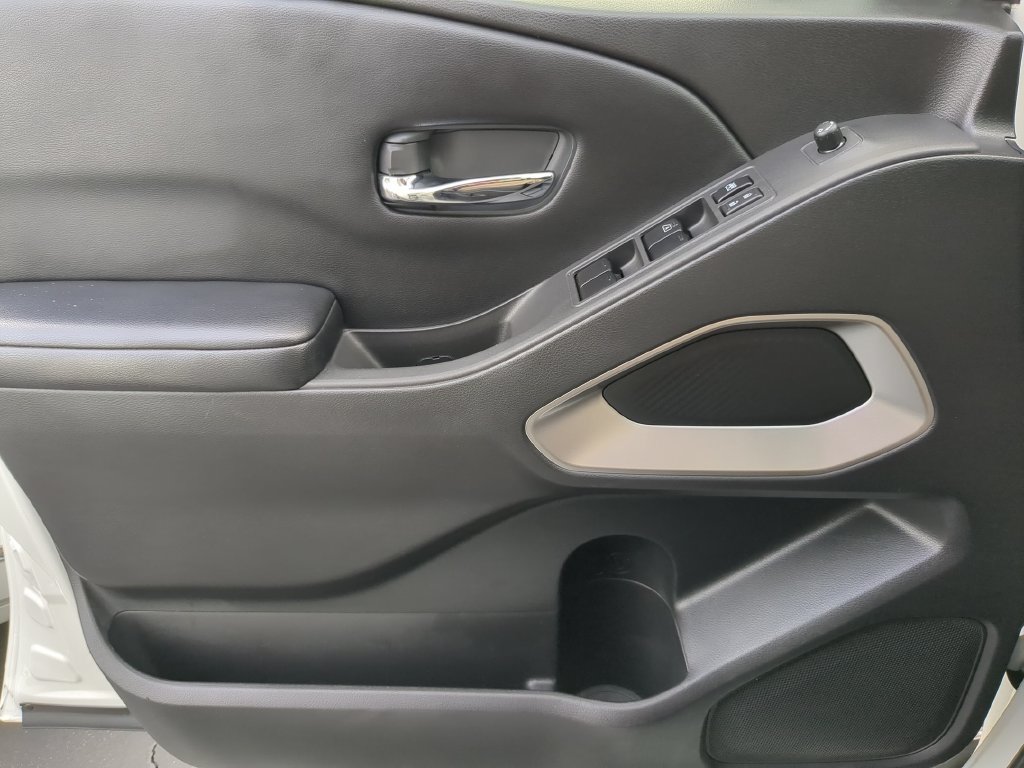 Certified 2025 Nissan Frontier SV RWD image 12