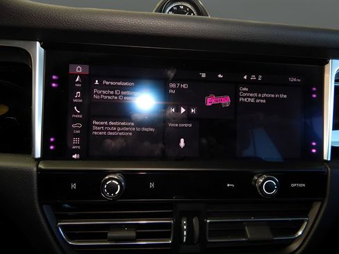 Used 2022 Porsche Macan image 30