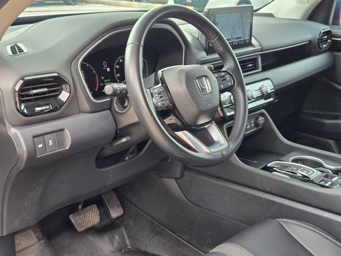Used 2023 Honda Pilot Touring image 12