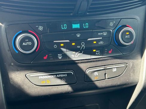 Used 2019 Ford Escape SE image 28