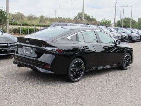 New 2026 Nissan Sentra SR w/ SR Premium Package FWD image 3