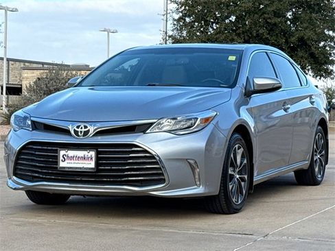 Used 2016 Toyota Avalon XLE Premium image 3
