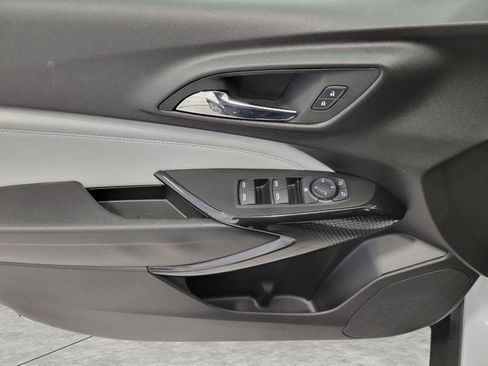 Used 2025 Chevrolet Trax LT w/ LT Convenience Package image 24