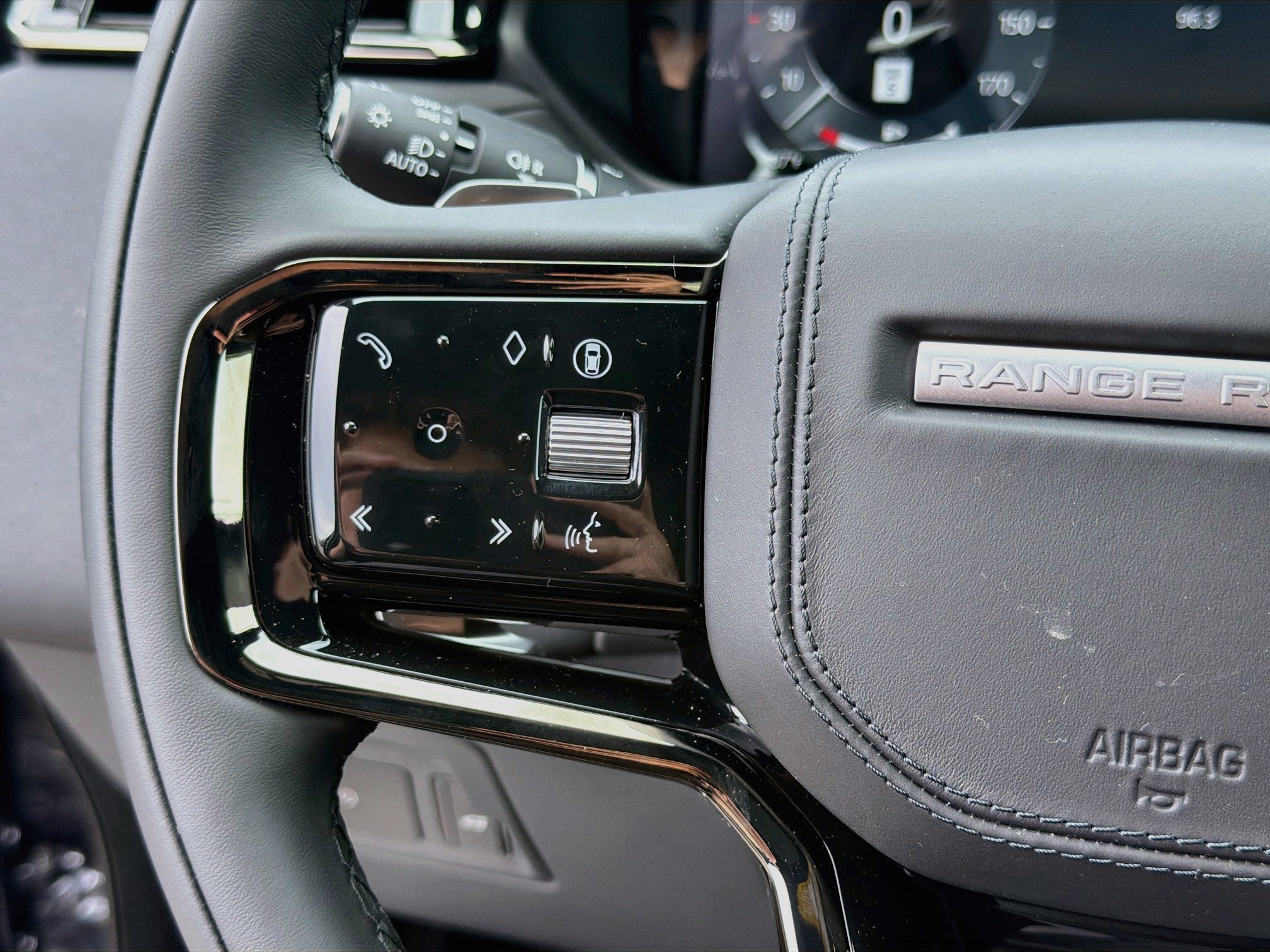 New 2026 Land Rover Range Rover Velar S AWD/4WD image 37