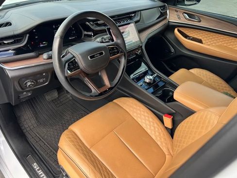 Used 2022 Jeep Grand Cherokee Summit w/ Luxury Tech Group V AWD/4WD image 17