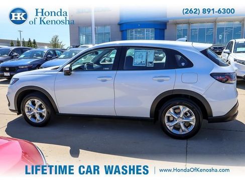Used 2023 Honda HR-V LX image 2