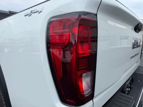 Used 2024 GMC Sierra 2500 Pro w/ Convenience Package image 4