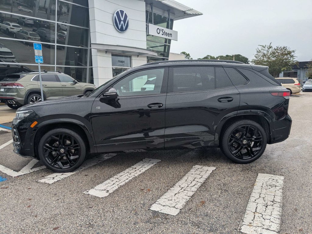 Certified 2026 Volkswagen Tiguan SE R-Line FWD image 3