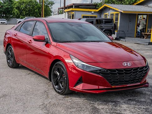 Used 2023 Hyundai Elantra SEL FWD image 3