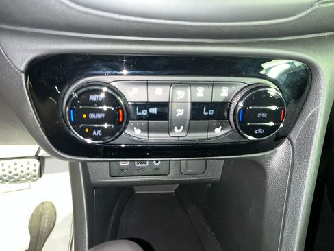 Used 2023 Buick Encore GX Select w/ Sport Touring Package FWD image 21