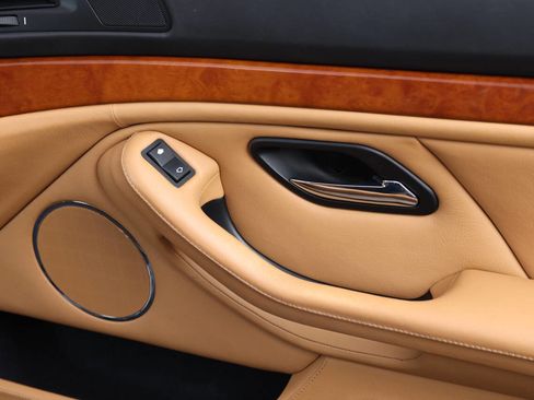 Used 2003 BMW M5 image 96