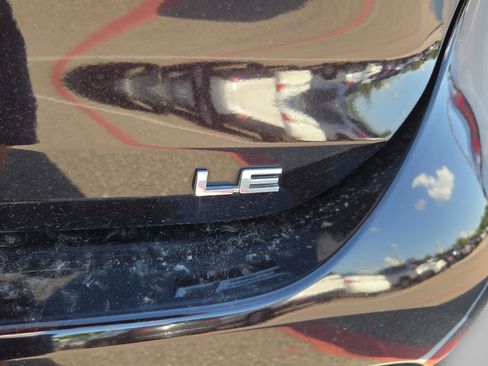 Used 2022 Toyota Highlander LE FWD image 6