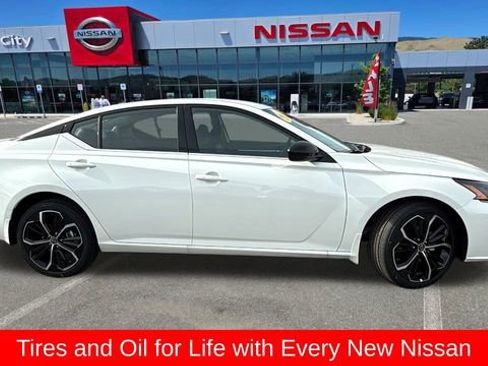 New 2025 Nissan Altima 2.5 SR image 2