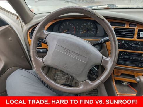 Used 1996 Toyota Camry LE FWD image 1