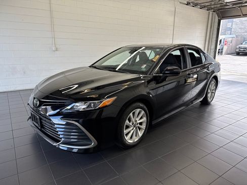 Used 2023 Toyota Camry LE FWD image 4