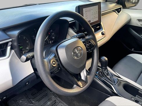 Used 2025 Toyota Corolla LE FWD image 17