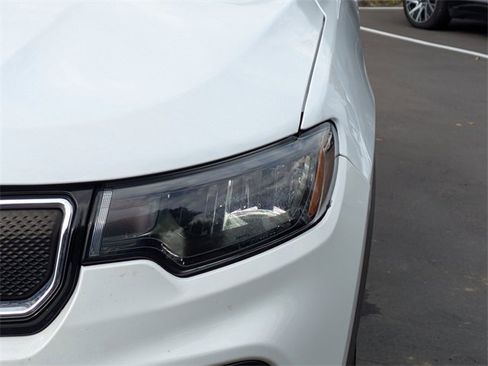 Used 2022 Jeep Compass Limited image 10