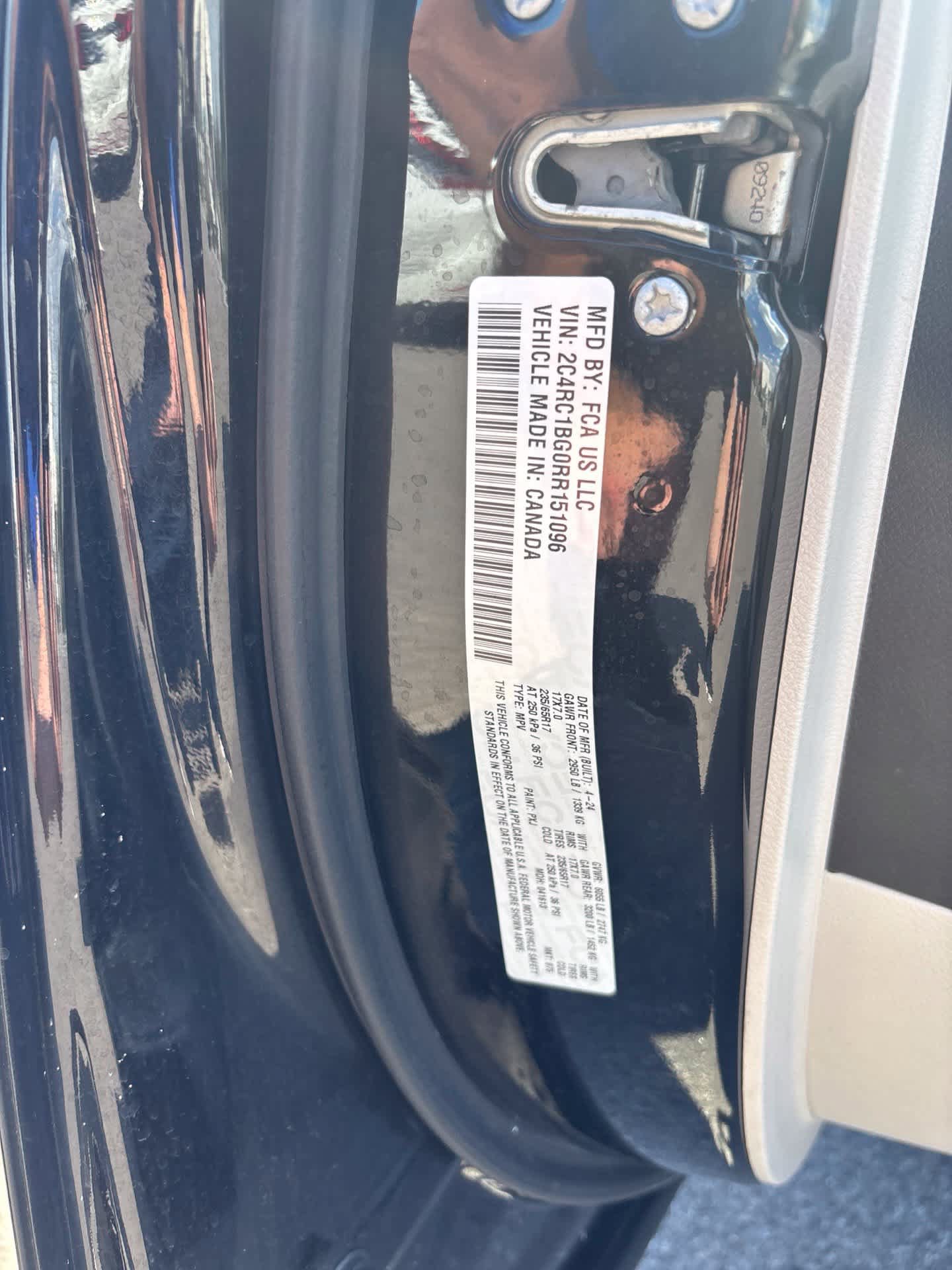 Used 2024 Chrysler Pacifica Touring-L FWD image 39