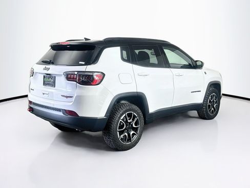Used 2025 Jeep Compass Trailhawk AWD/4WD image 9