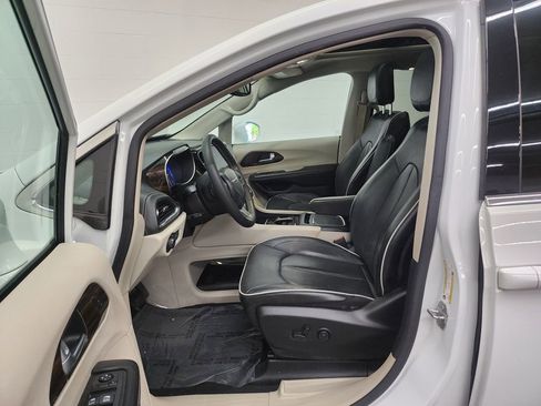 Used 2022 Chrysler Pacifica Limited FWD image 12