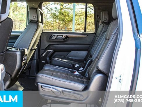 Used 2025 Chevrolet Suburban High Country image 18